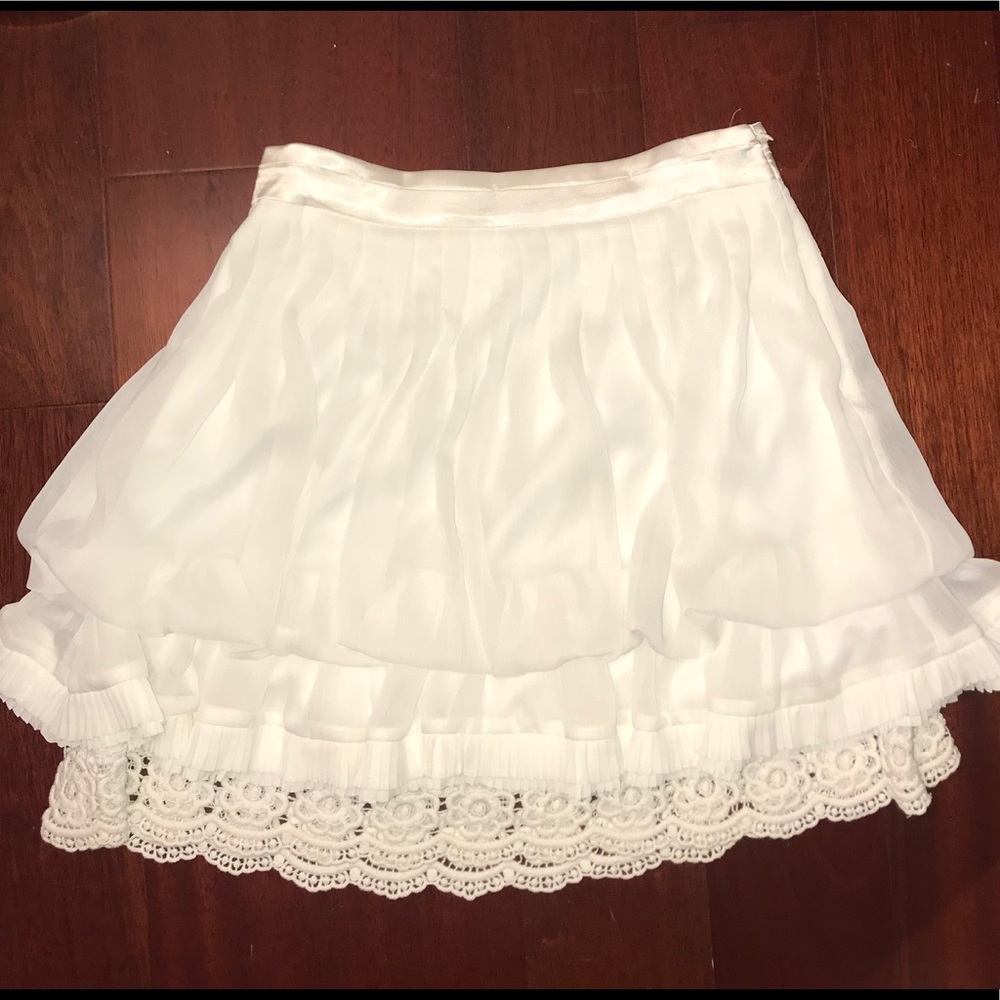 White chiffon lace skirt w/ side zipper